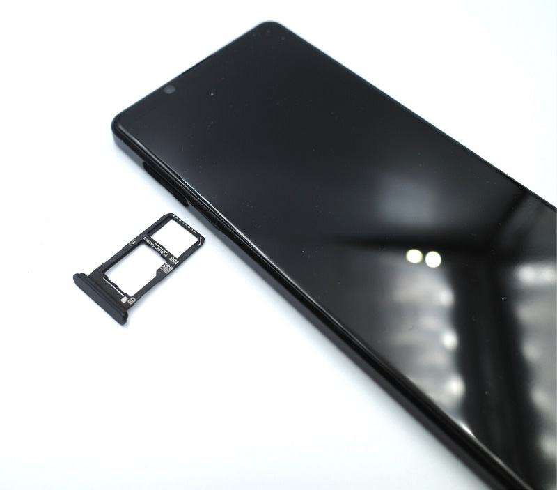 XPERIA1Ⅱ　SIM カード／ microSD カード挿入トレイ