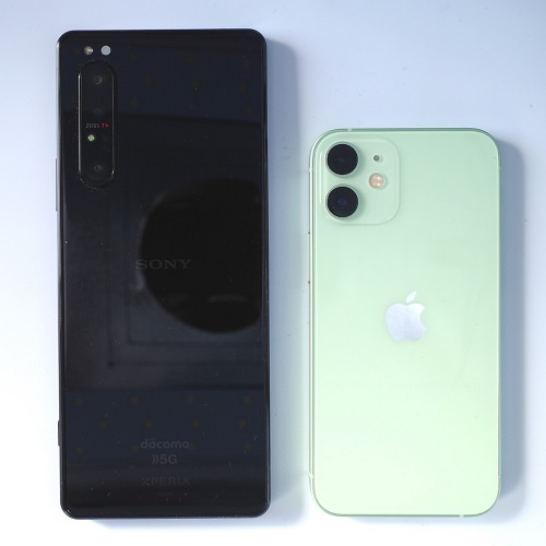 XPERIA1ⅡとiPhone12 mini