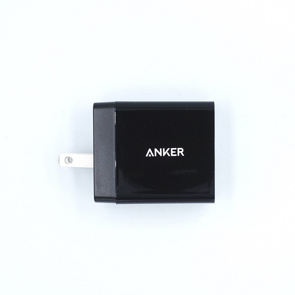 Anker PowerWave Sense Pad Alloy付属のAnker PowerPort+ 1