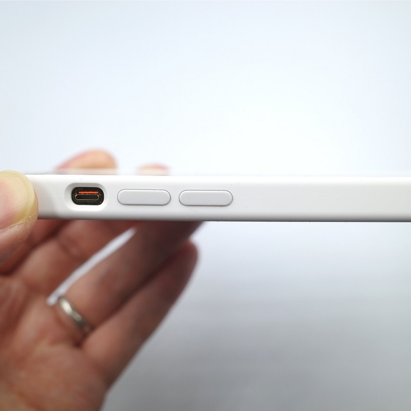 MagSafe対応iPhone 12 | iPhone 12 Proシリコーンケース - ホワイト　ボタン部分