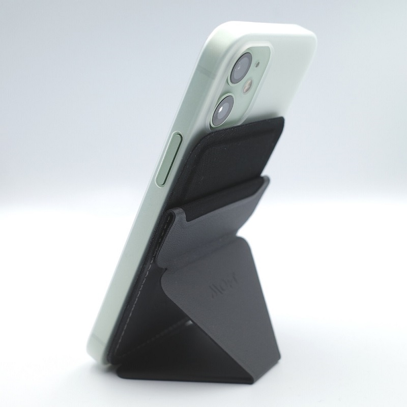 MOFT Snap-On Phone Stand & WalletでiPhone12miniを縦置き（背面）
