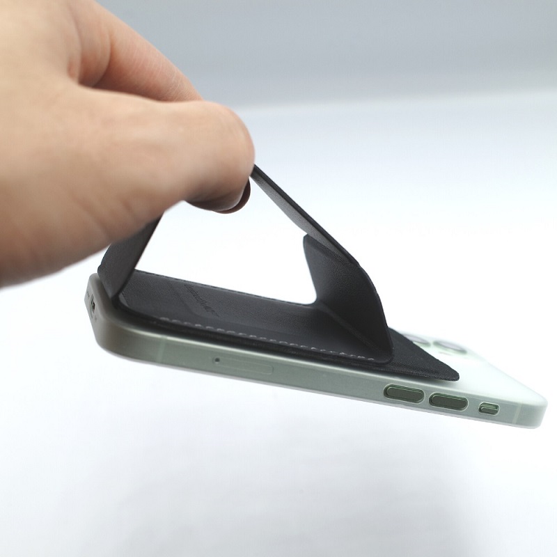 MOFT Snap-On Phone Stand & Walletの磁力は意外と強い