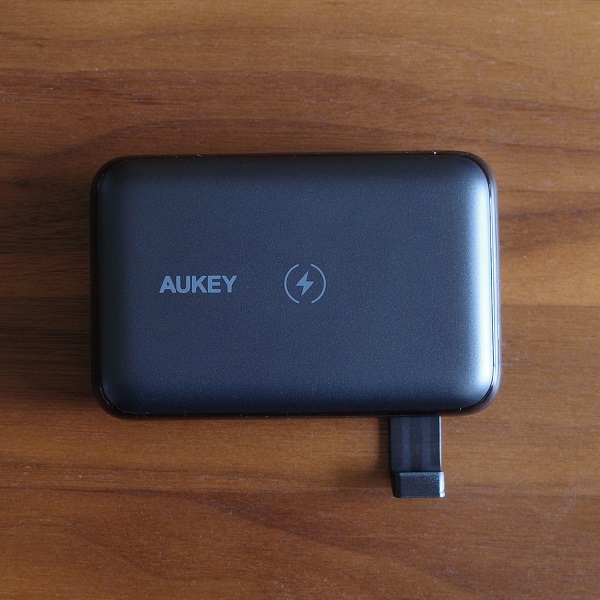 AUKEY Basix Pro Mini(PB-WL01S)のスタンド