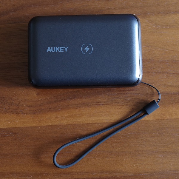 AUKEY Basix Pro Mini(PB-WL01S)ストラップ装着