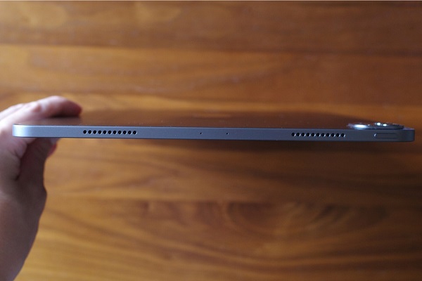 iPad Pro12.9インチの側面上部