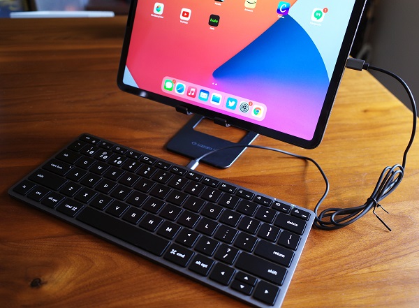 Satechi Slim X1 Bluetooth Backlit Keyboard 有線接続