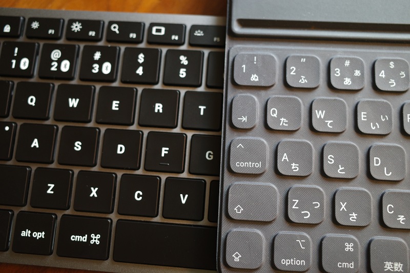 Satechi Slim X1 Bluetooth Backlit KeyboardとSmart Keyboard Folioの比較