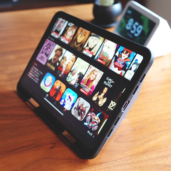 MOFT iPad mini 6 Snapケース＆スタンドで動画を見る
