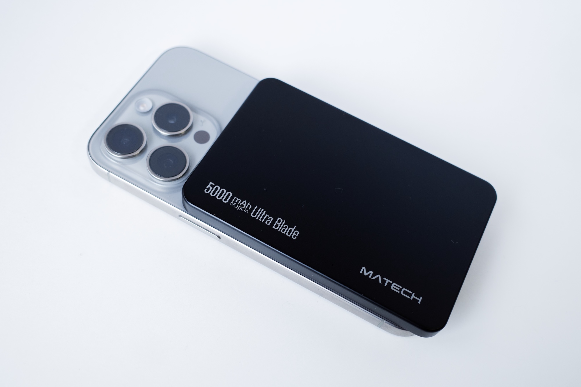 MATECH MagOn Ultra Blade 5000をiPhone 15 Proで使用