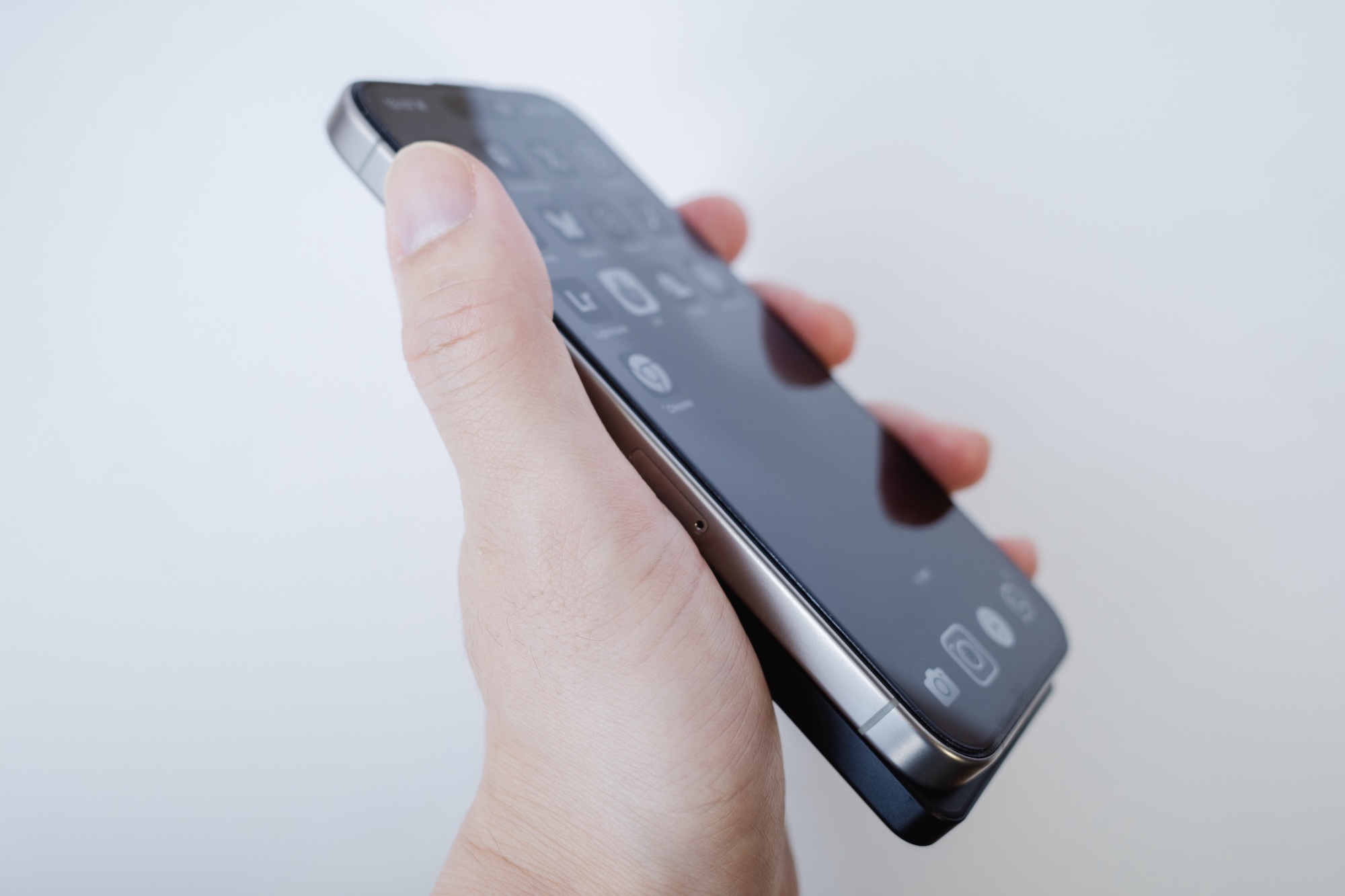 MATECH MagOn Ultra Blade 5000を貼り付けたiPhoneの使用感