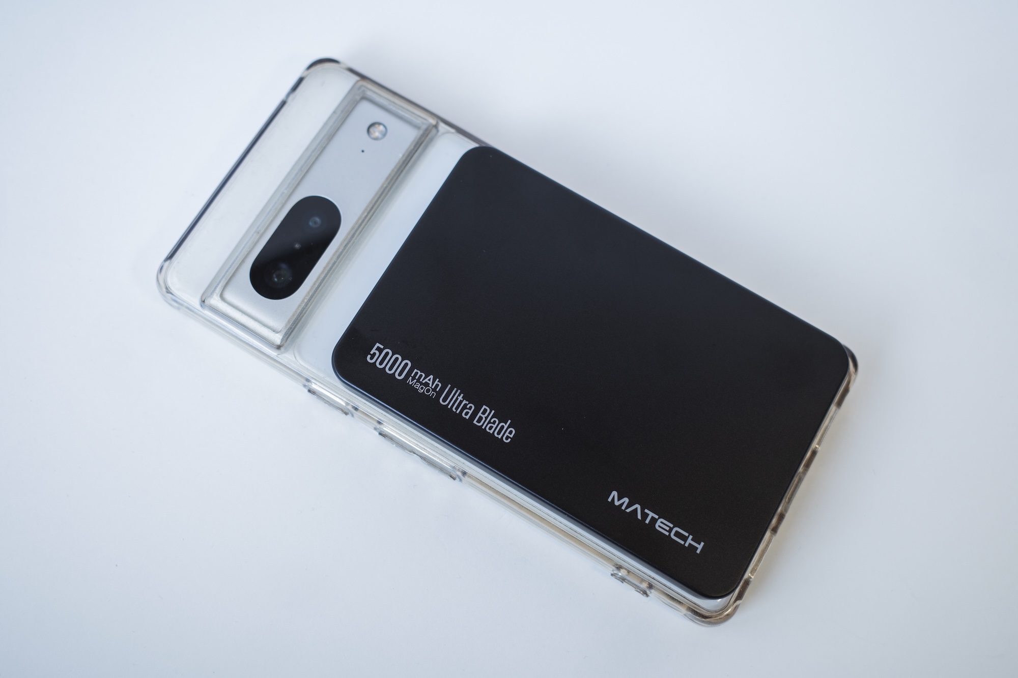MATECH MagOn Ultra Blade 5000をケース付きのGoogle Pixel 7に貼り付け