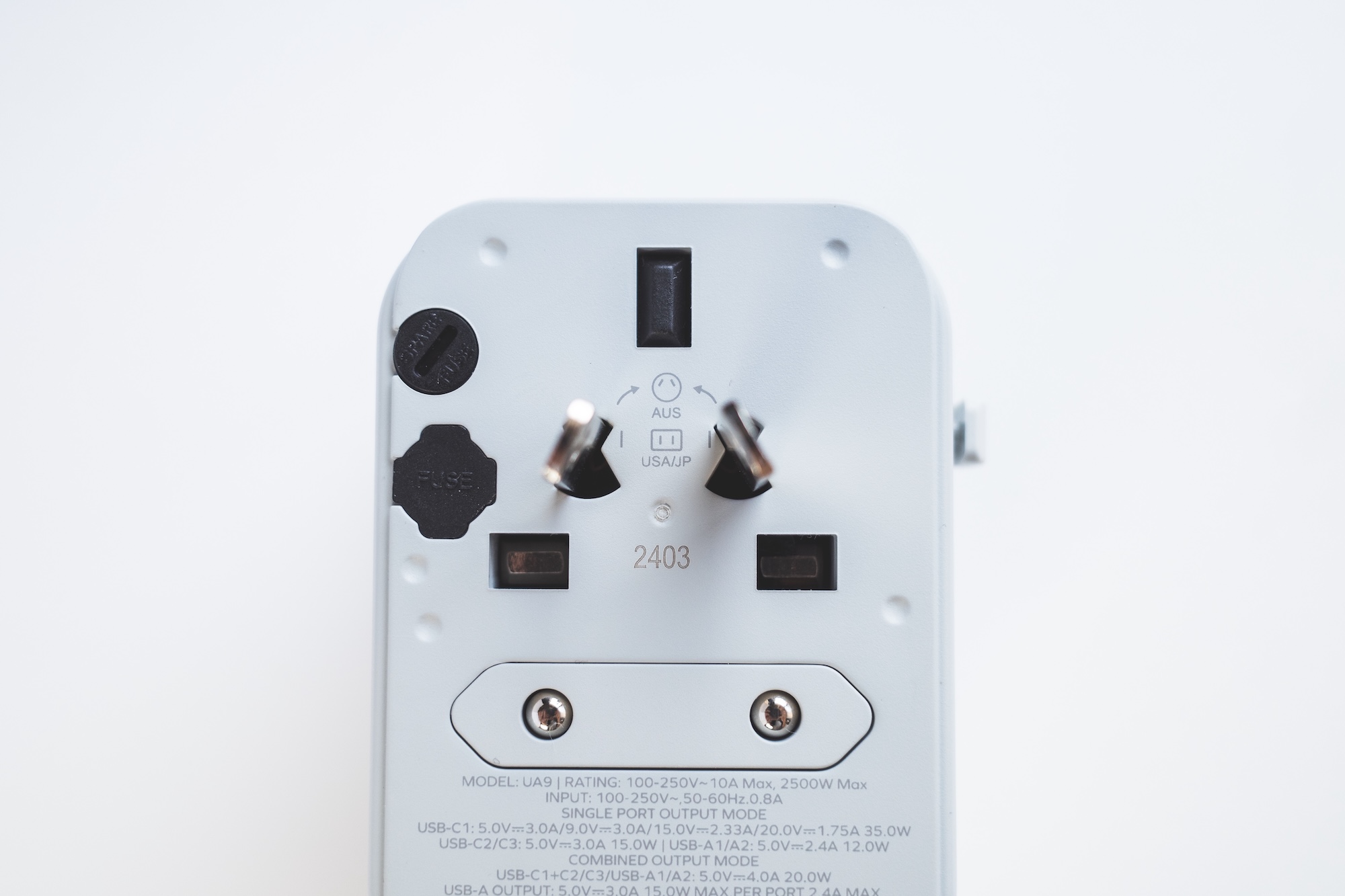 momax 1-World 5-Port Travel Charger 35W AUS変換プラグ
