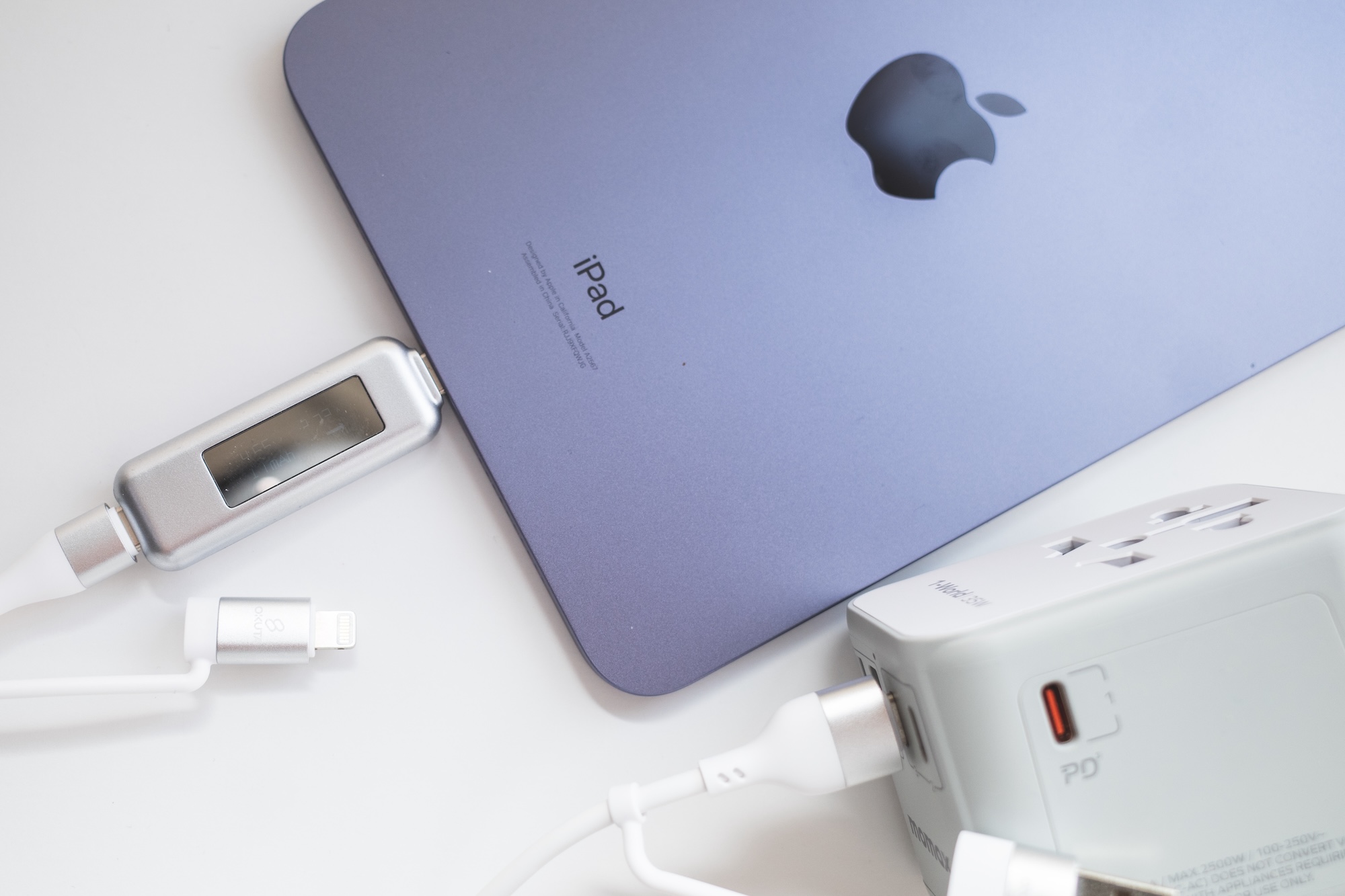 momax 1-World 5-Port Travel Charger 35W iPad mini 6をUSB-C2で充電
