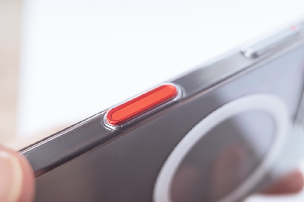 Getri Flat iPhone 16 Clear Case with Magneticのカメラコントロール
