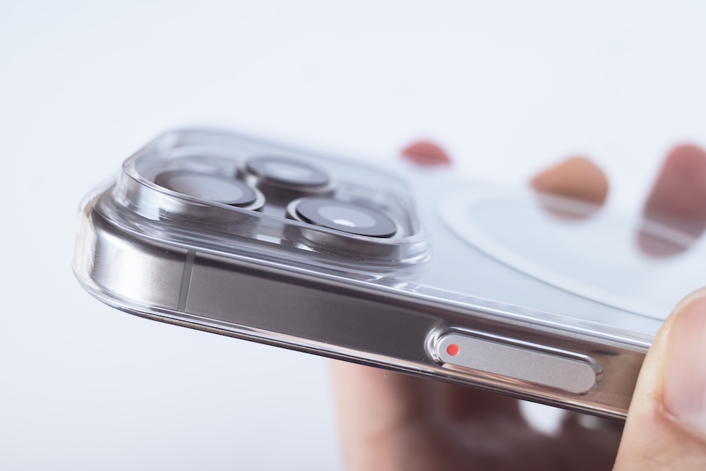 Getri Flat iPhone 16 Clear Case with Magneticのカメラガード
