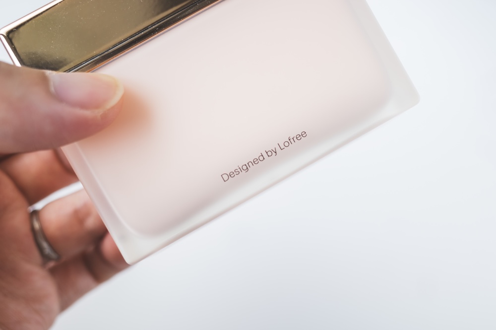 Lofree Glow Power Bankの香水ボトルのようなデザイン