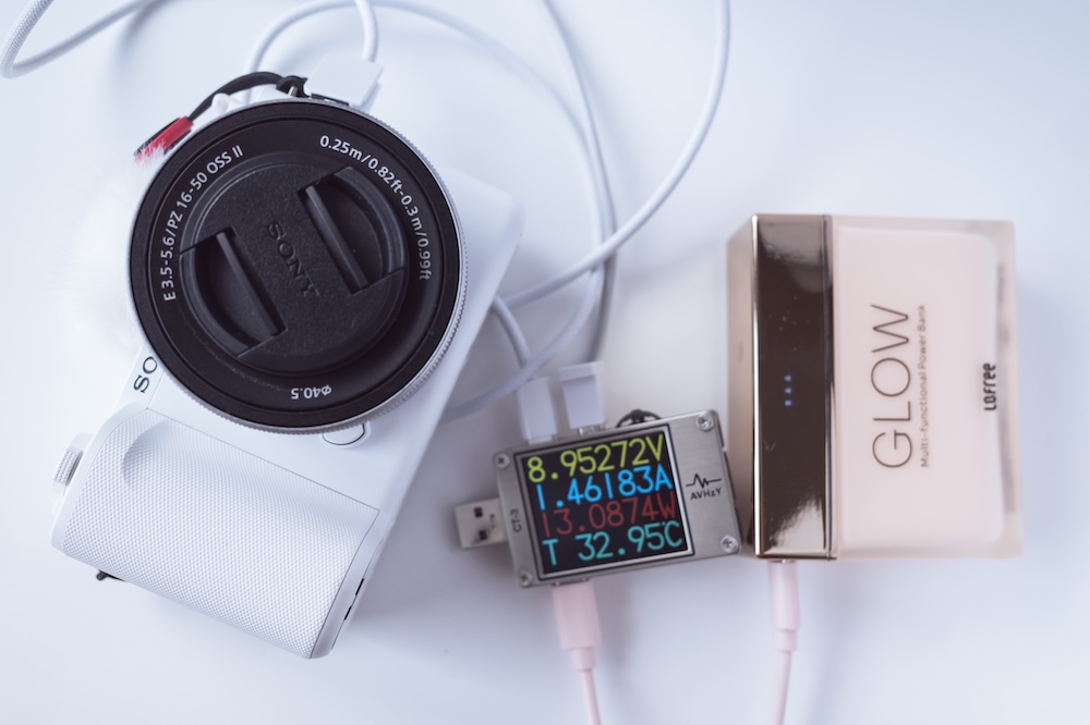 Lofree Glow Power BankでSONY VLOGCAM ZV-E10 IIを充電