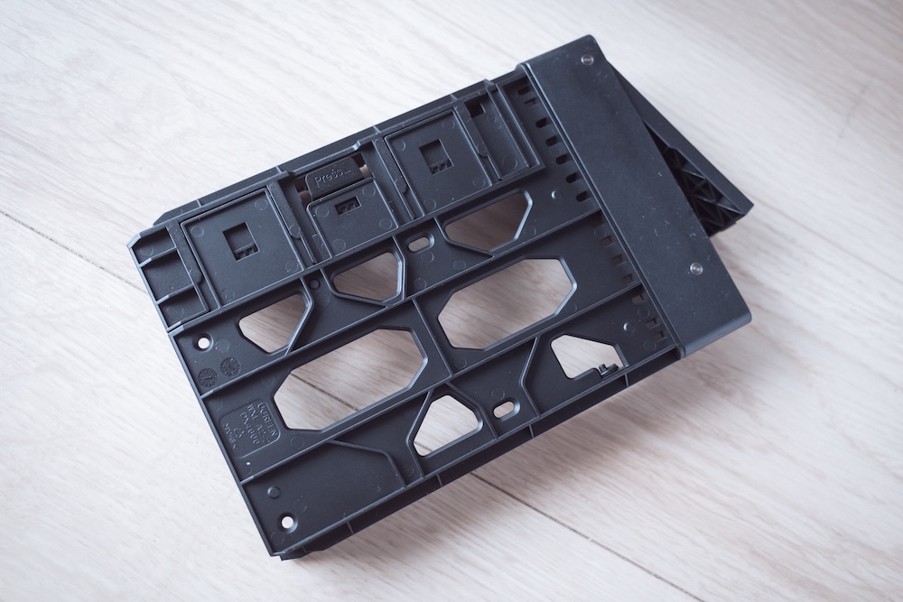 UGREEN NASync DXP2800ハードドライブトレイ
