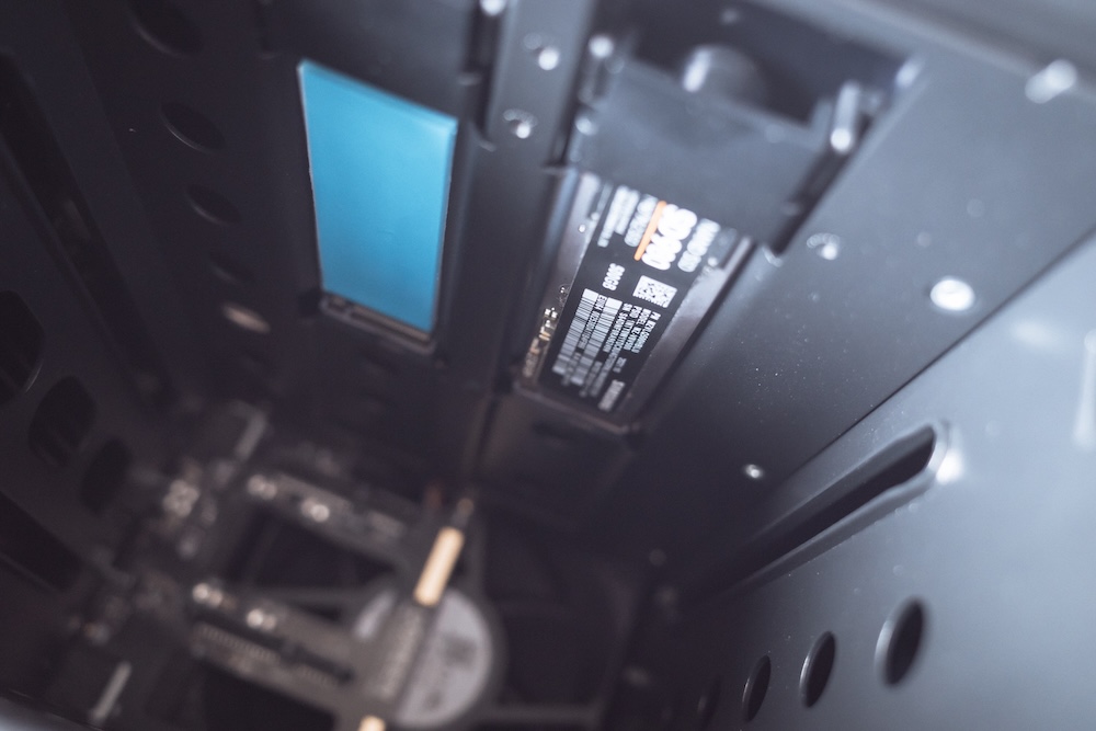 UGREEN NASync DXP2800へSSD取り付け