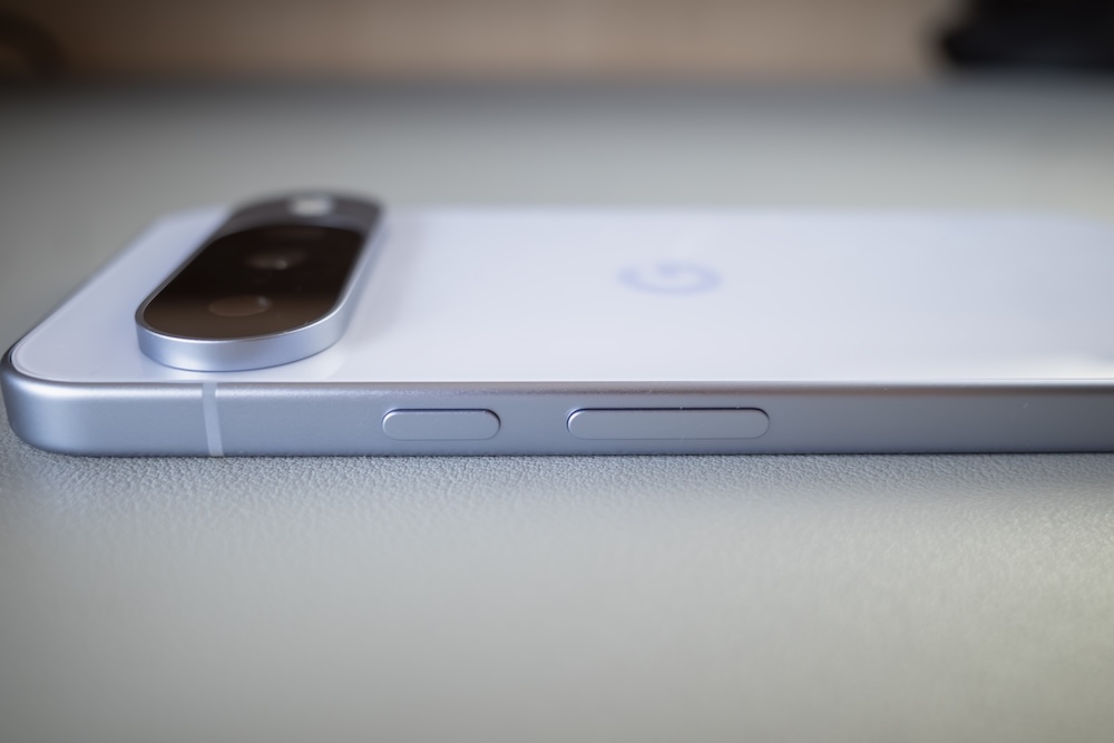 Google Pixel 10 Frost電源・音量ボタン