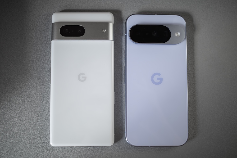 Google Pixel 10 FrostとPixel 7背面