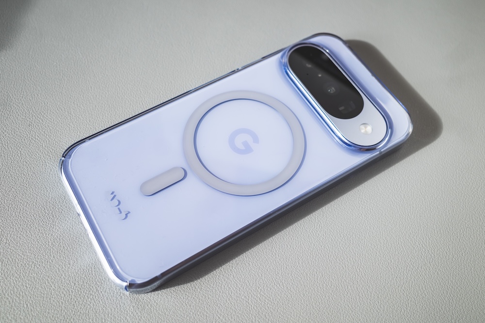 Google Pixel 10 FrostにMous 超薄型クリアケース（Pixelsnap 対応）Smokey Grey Tintを装着