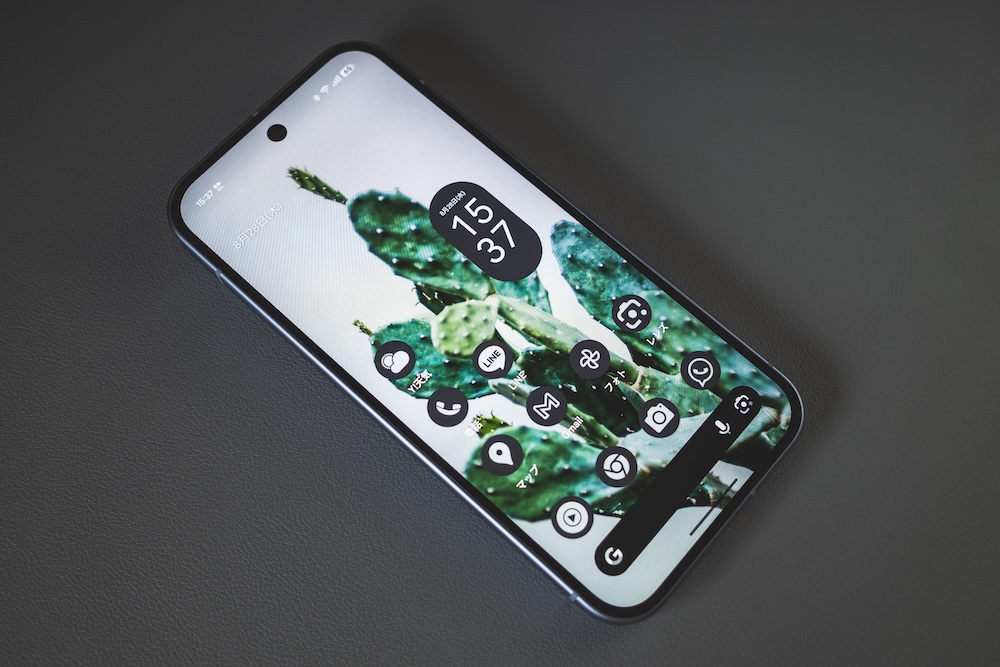 Google Pixel 10ガラスフィルム貼り付け前のディスプレイ