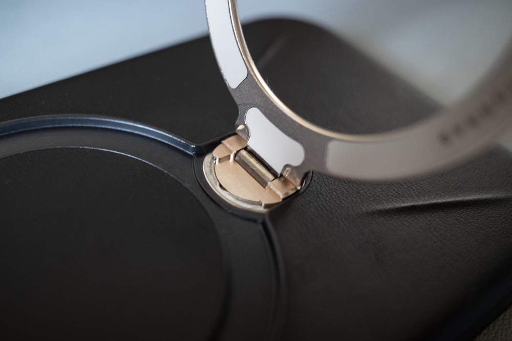 TORRAS Ostand Q3レザートーン リングスタンド接続部