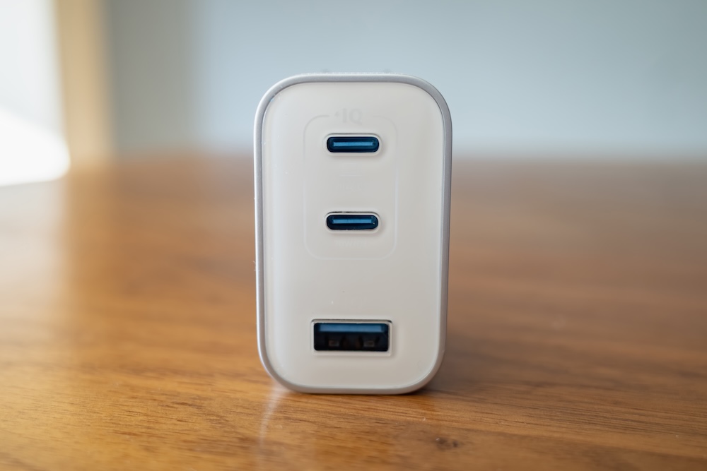 Anker Nano Charger (70W, 3 Ports)のポート面