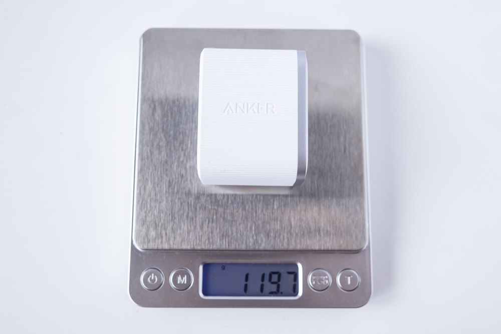Anker Nano Charger (70W, 3 Ports)の重さ