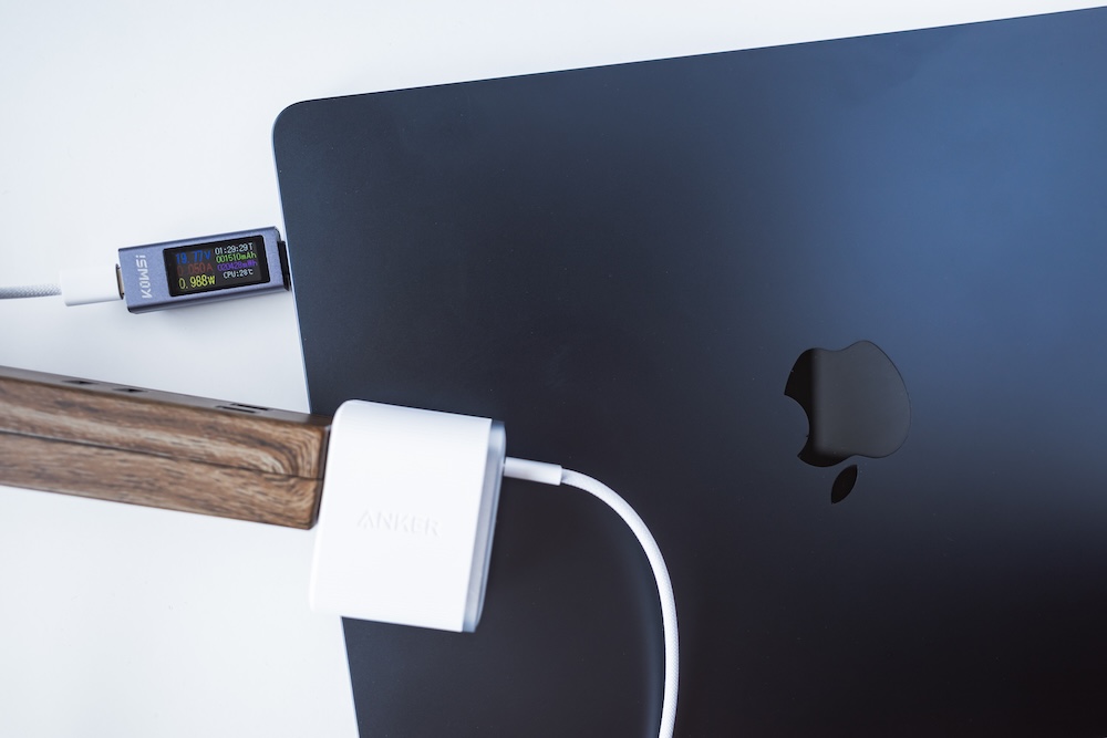 Anker Nano Charger (70W, 3 Ports) USB-C1単ポートでM2 MacBook Air 13インチを充電を充電