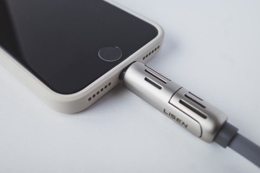 LISEN L110 240W 4-in-1 急速充電ケーブルでiPhone SE2を充電