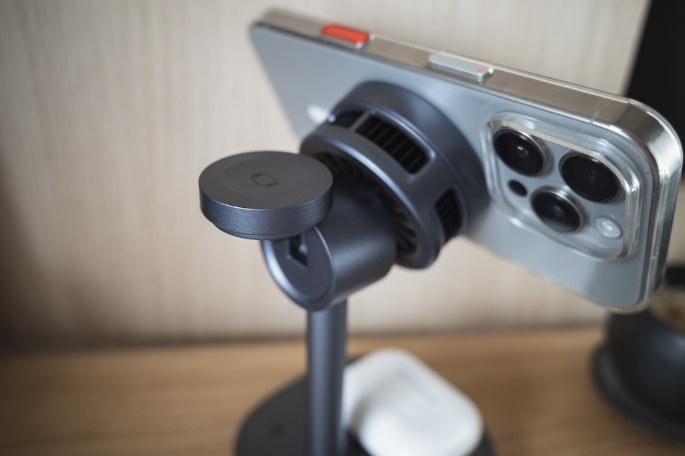 RORRY A8 Qi2冷却機能付き3in1ワイヤレス充電器でiPhone 16 ProとAir Pods Proを同時充電(ヘッド)