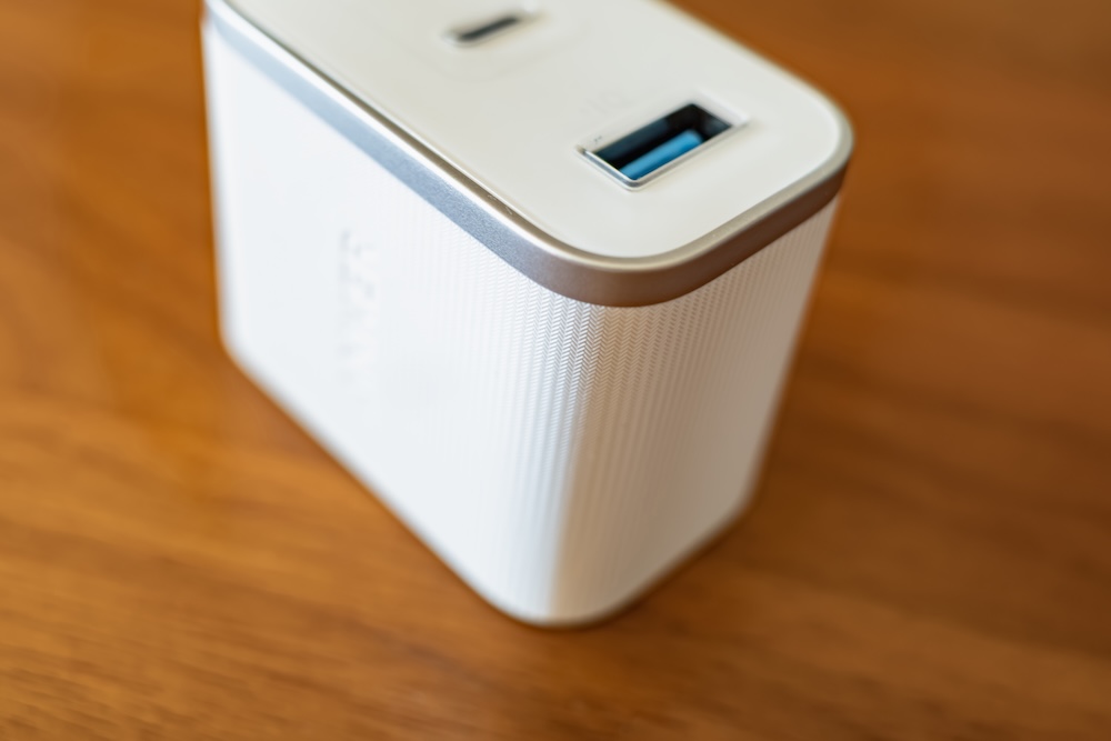Anker Nano Charger (70W, 3 Ports)の表面素材感
