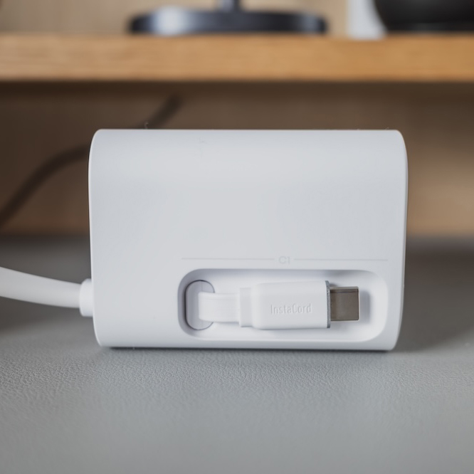 Anker Nano Charging Station (7-in-1, 100W, 巻取り式 USB-Cケーブル)左側面