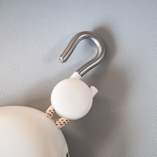 TORRAS FlexLine Pebbleのカラビナ（開けた状態）