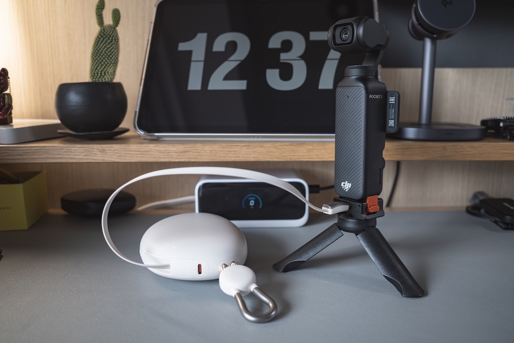 TORRAS FlexLine Pebbleのデスクでの使用例