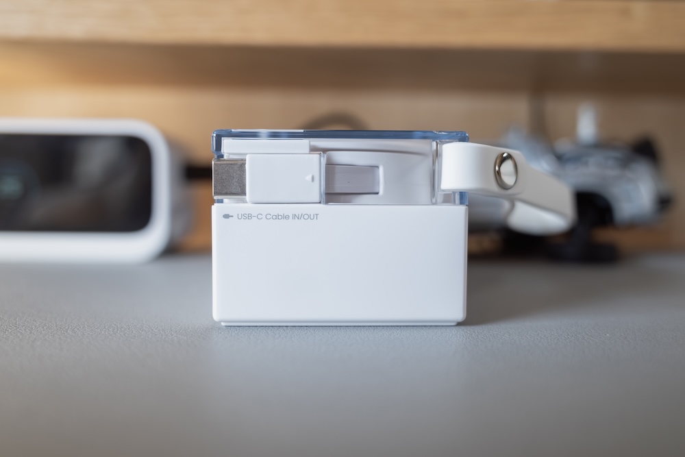 SHARGE 格納式 3-in-1 コンセント一体型モバイルバッテリーの巻取り式ケーブルのUSB-Cコネクタ