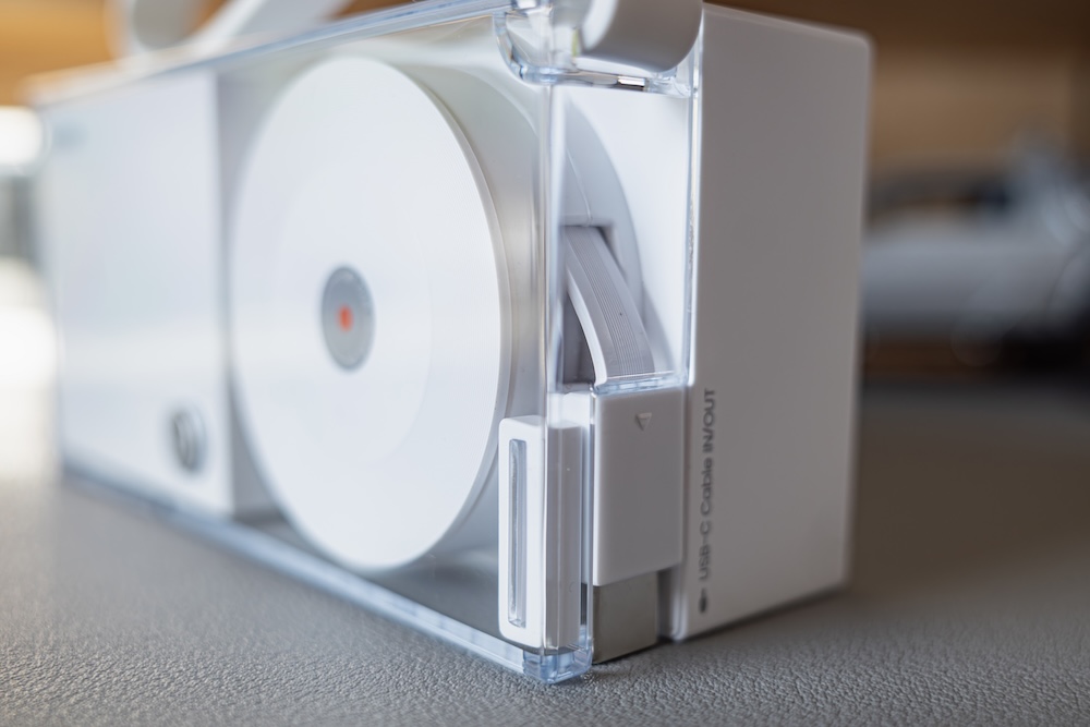 SHARGE 格納式 3-in-1 コンセント一体型モバイルバッテリーの巻取り式内蔵USB-Cケーブル