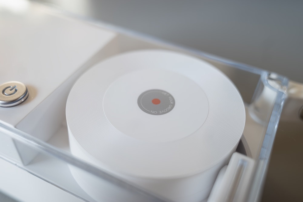 SHARGE 格納式 3-in-1 コンセント一体型モバイルバッテリーの巻取り式ケーブル格納部