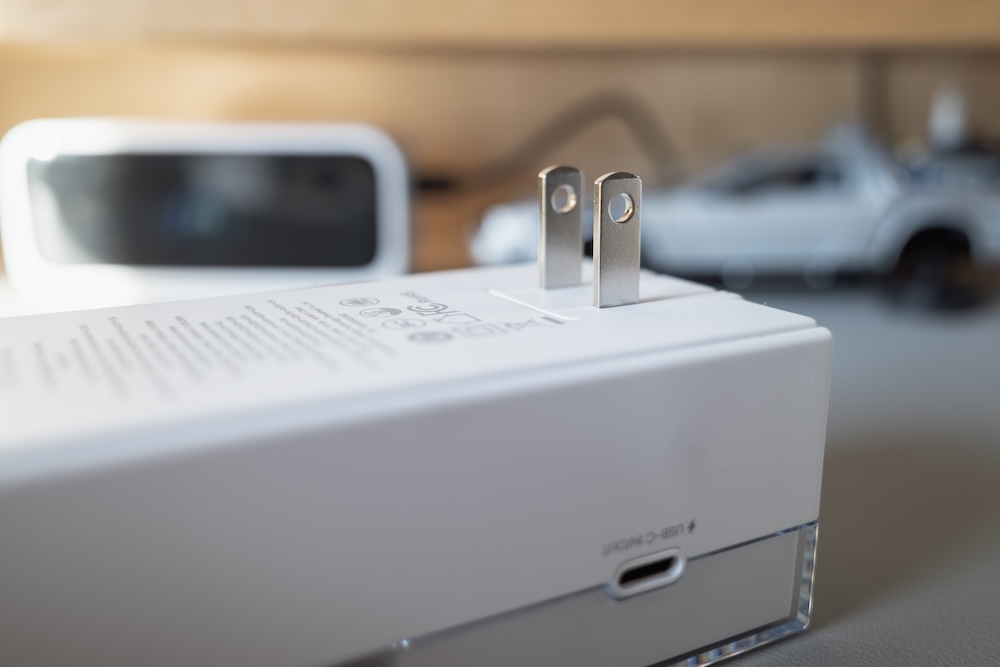 SHARGE 格納式 3-in-1 コンセント一体型モバイルバッテリーのACプラグ