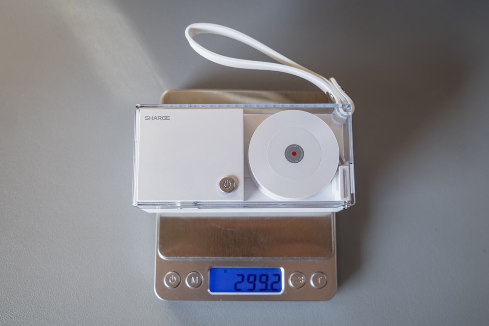 SHARGE 格納式 3-in-1 コンセント一体型モバイルバッテリーの重さ