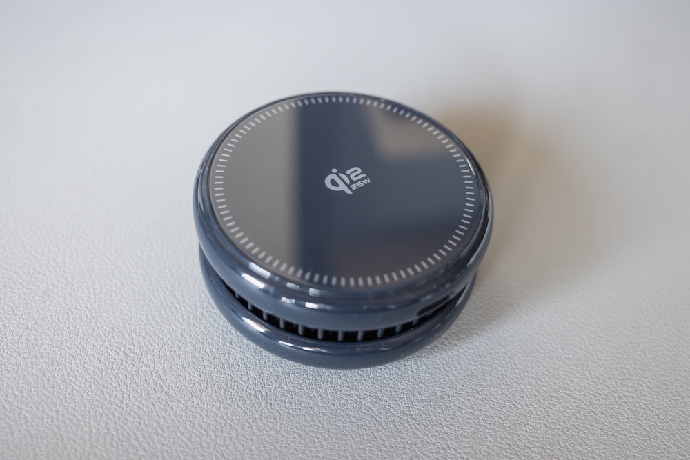 TORRAS Ostand PolarCircle Qi2 25Wの充電パネル