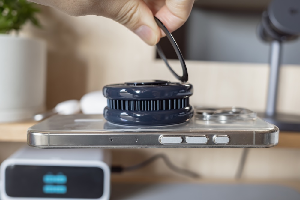 TORRAS Ostand PolarCircle Qi2 25Wの強力なマグネット