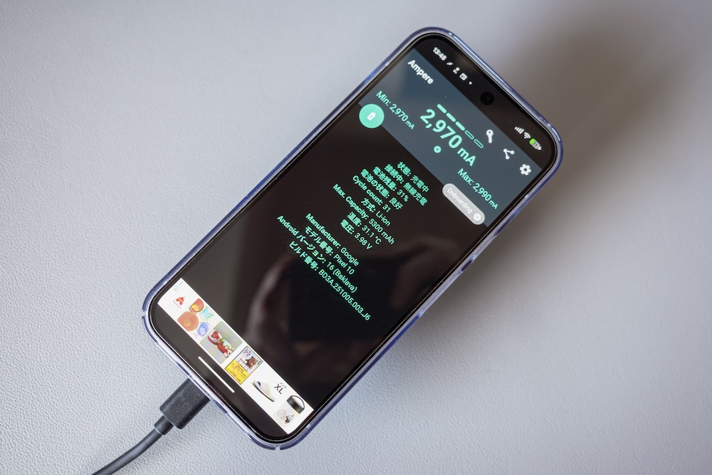 TORRAS Ostand PolarCircle Qi2 25Wで充電中のGoogle Pixel 10