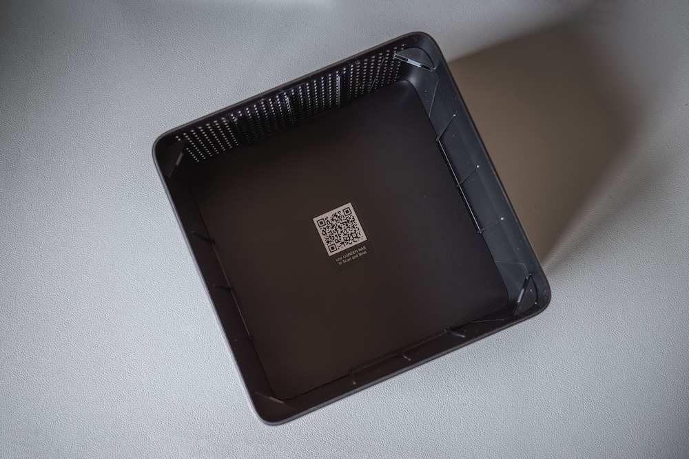 UGREEN NASync DH4300 Plusフタ裏面のアプリダウンロードページリンクのQR