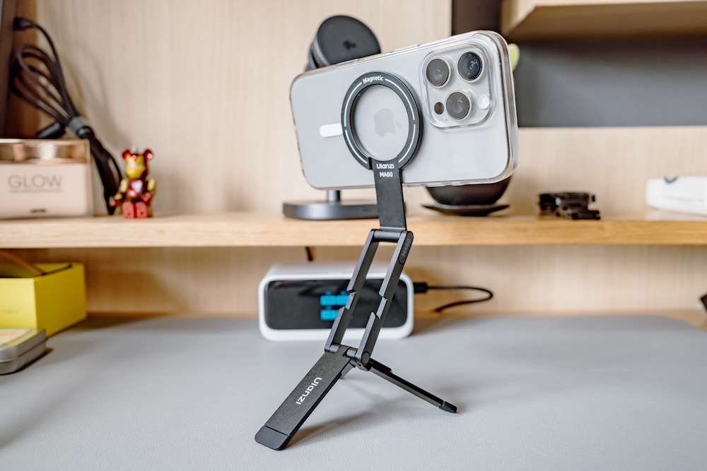 iPhone 16 Pro+Ulanzi MA60ミニ三脚化