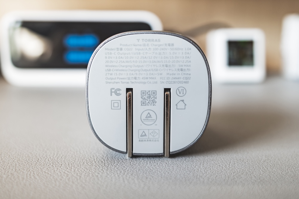 TORRAS FlashEye電源プラグ面