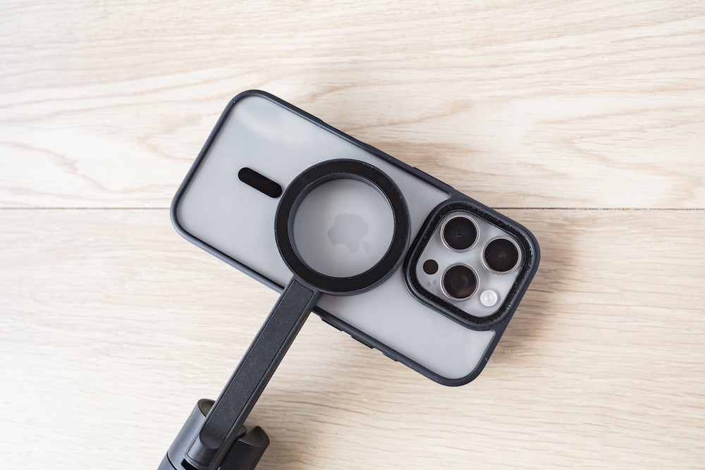 Ulanzi SK-21 マグネットリング（内側）にiPhoneを装着