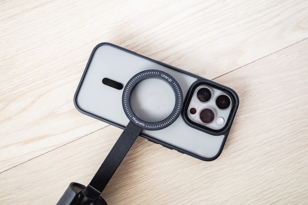 Ulanzi SK-21 マグネットリング（外側）にiPhoneを装着